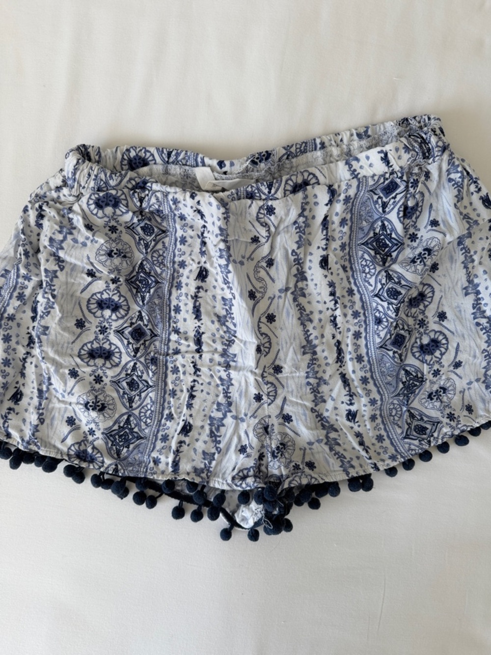 Bluenotes White & Navy Paisley Pom-Trim Shorts XL